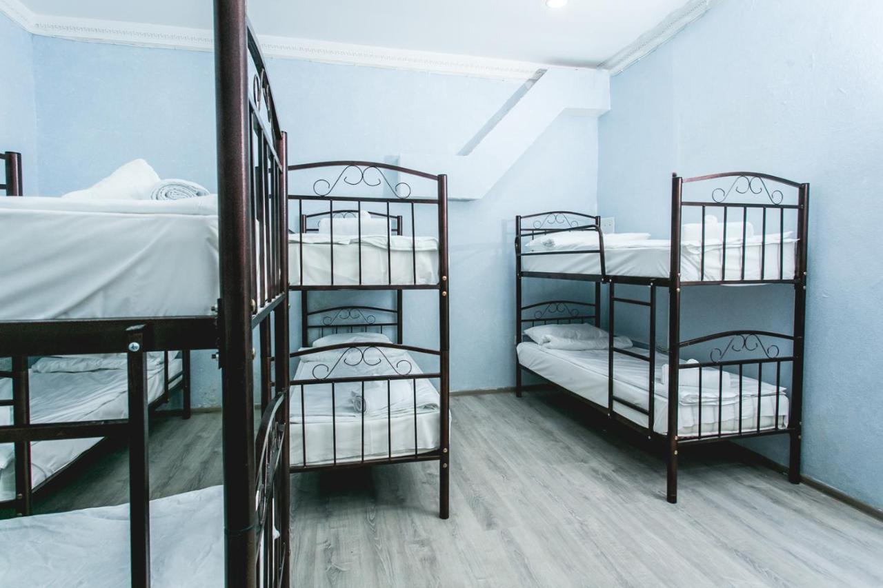 Sherlock Holmes Hostel Bakoe Buitenkant foto