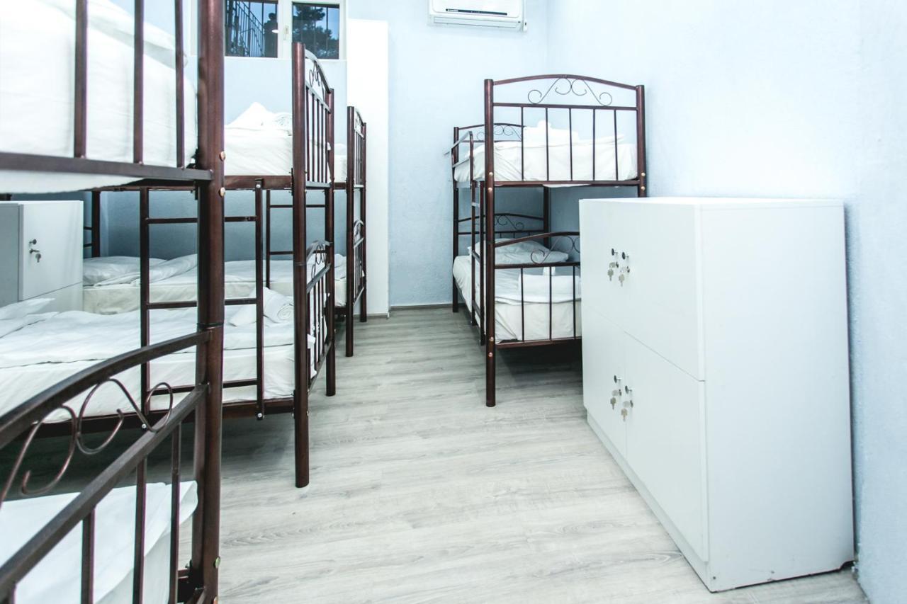 Sherlock Holmes Hostel Bakoe Buitenkant foto