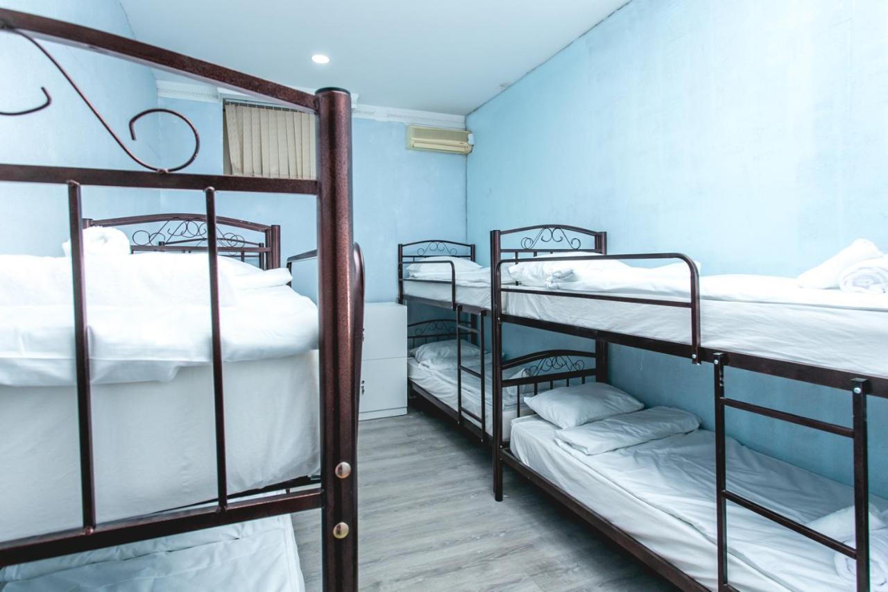 Sherlock Holmes Hostel Bakoe Buitenkant foto