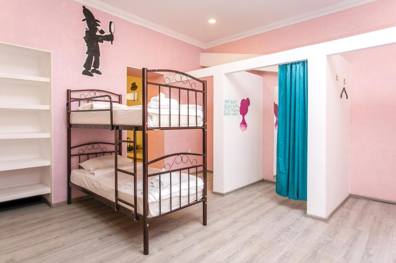 Sherlock Holmes Hostel Bakoe Buitenkant foto
