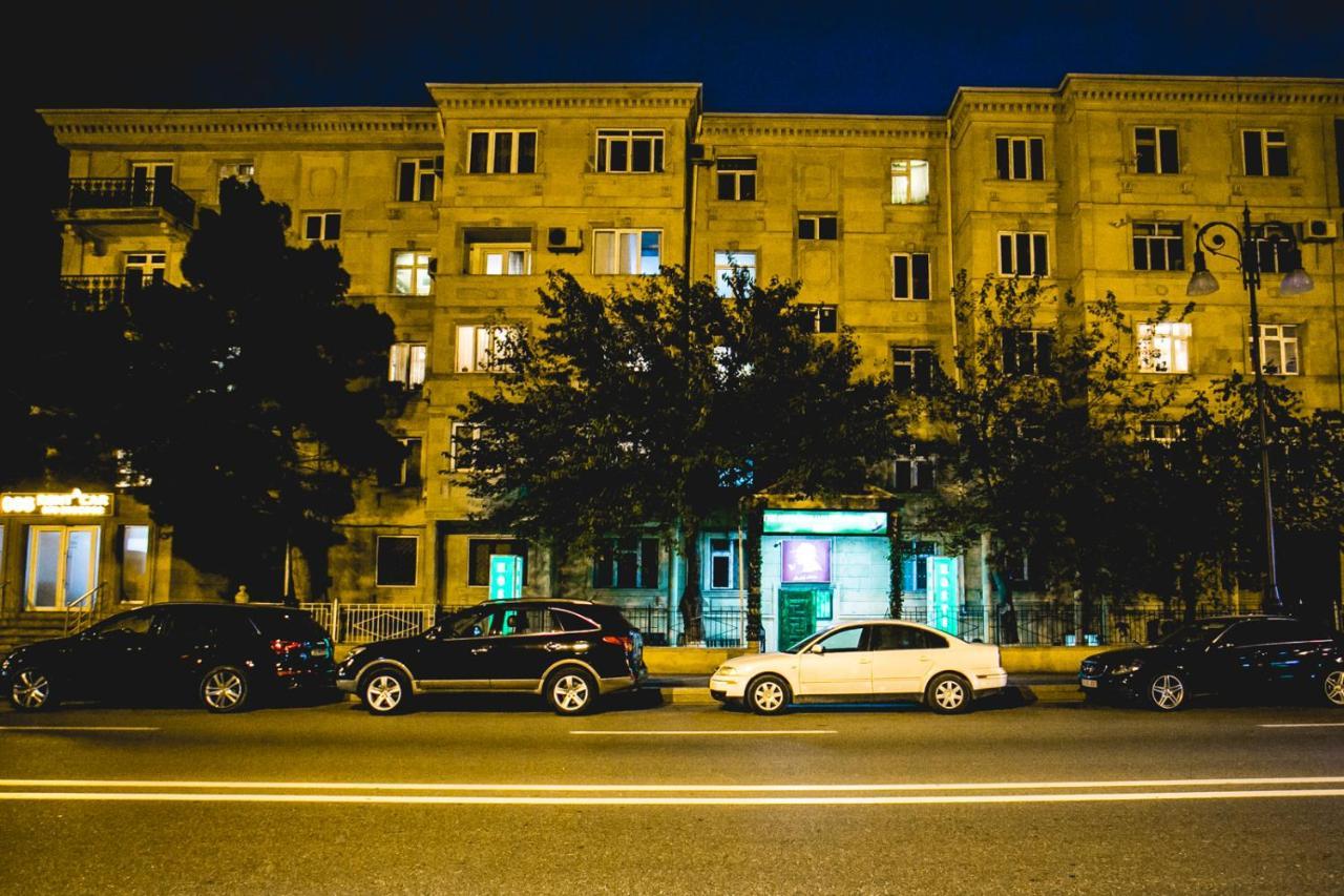 Sherlock Holmes Hostel Bakoe Buitenkant foto