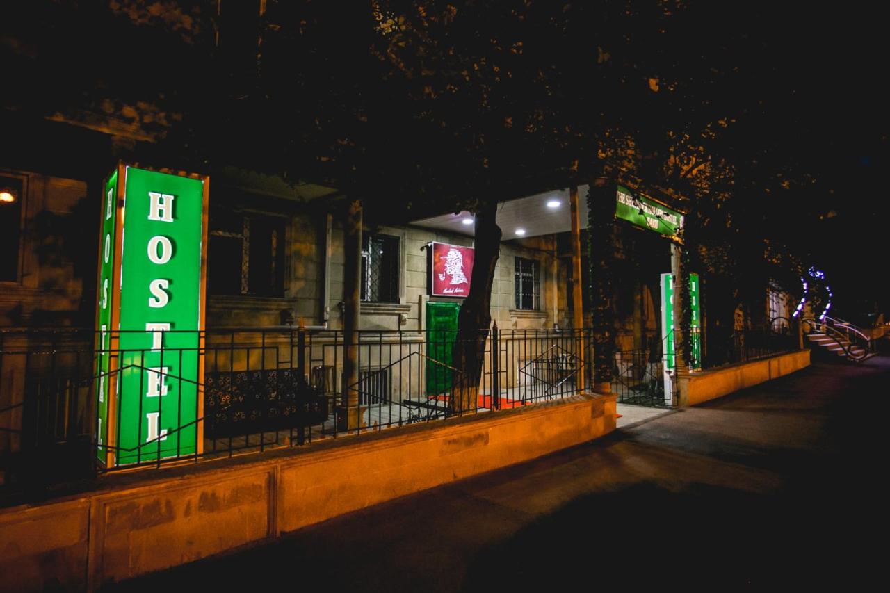 Sherlock Holmes Hostel Bakoe Buitenkant foto
