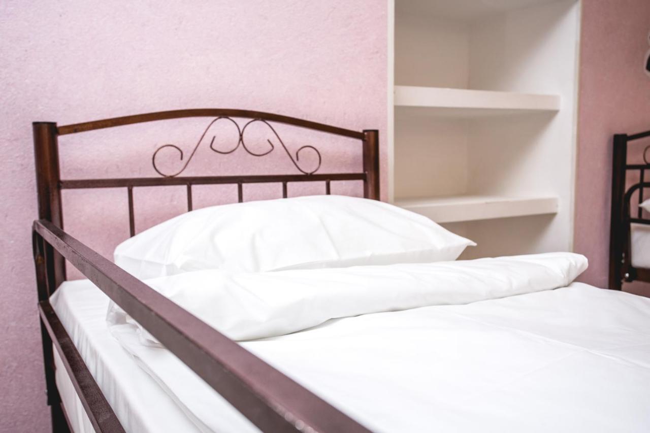 Sherlock Holmes Hostel Bakoe Buitenkant foto