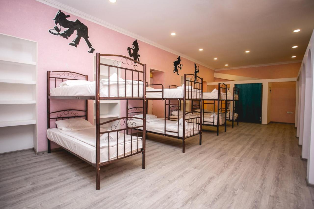 Sherlock Holmes Hostel Bakoe Buitenkant foto