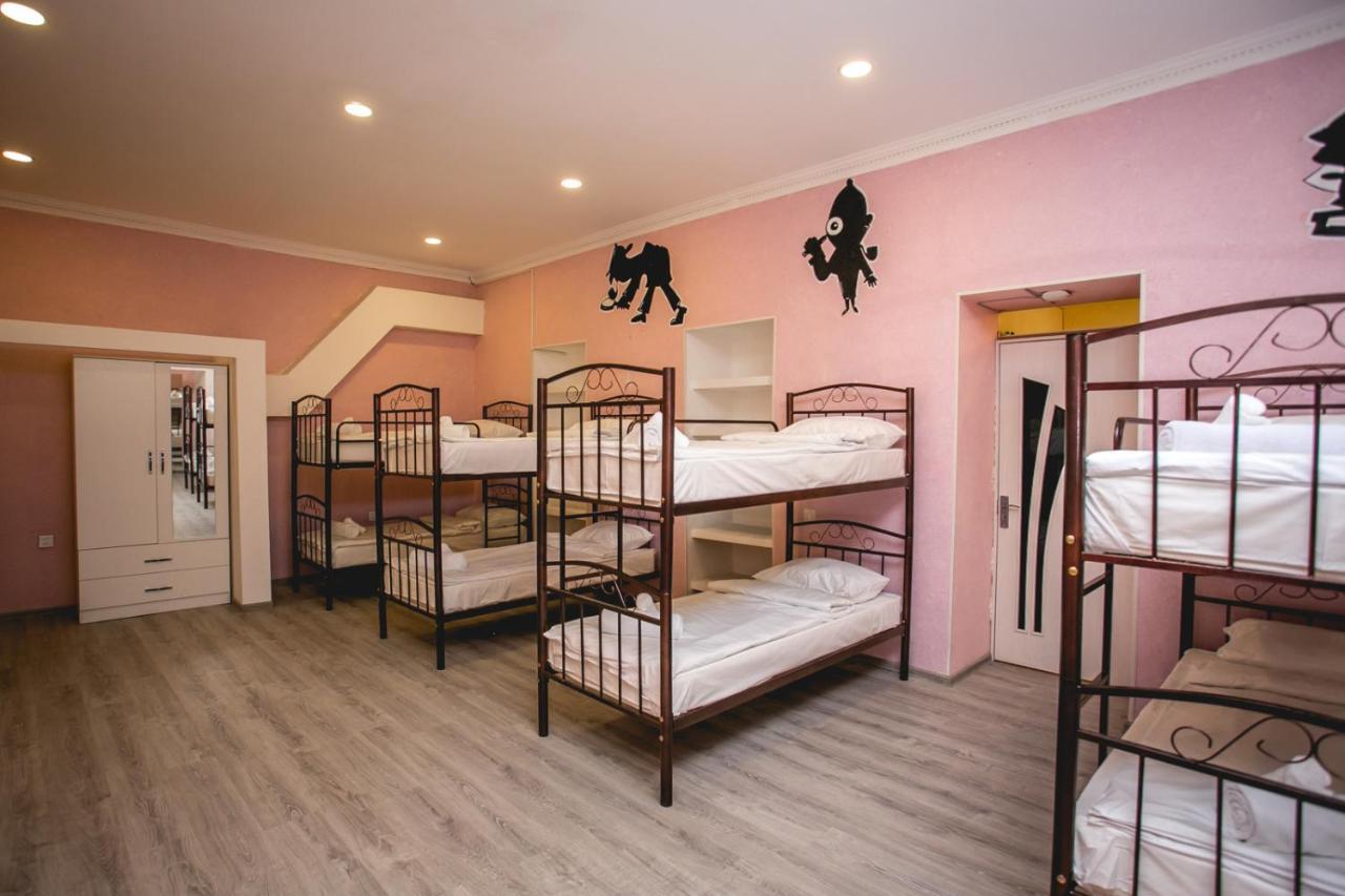 Sherlock Holmes Hostel Bakoe Buitenkant foto