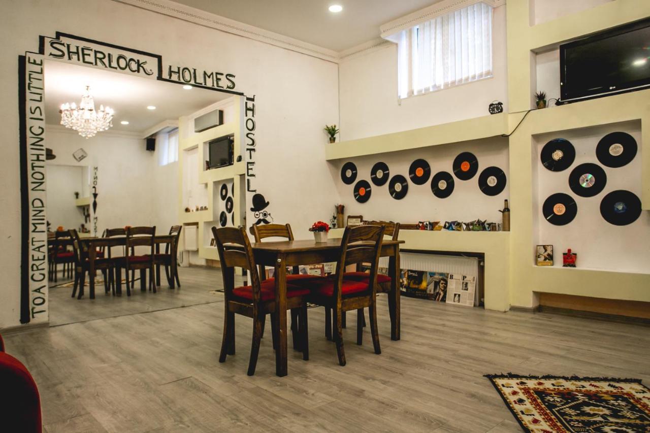 Sherlock Holmes Hostel Bakoe Buitenkant foto