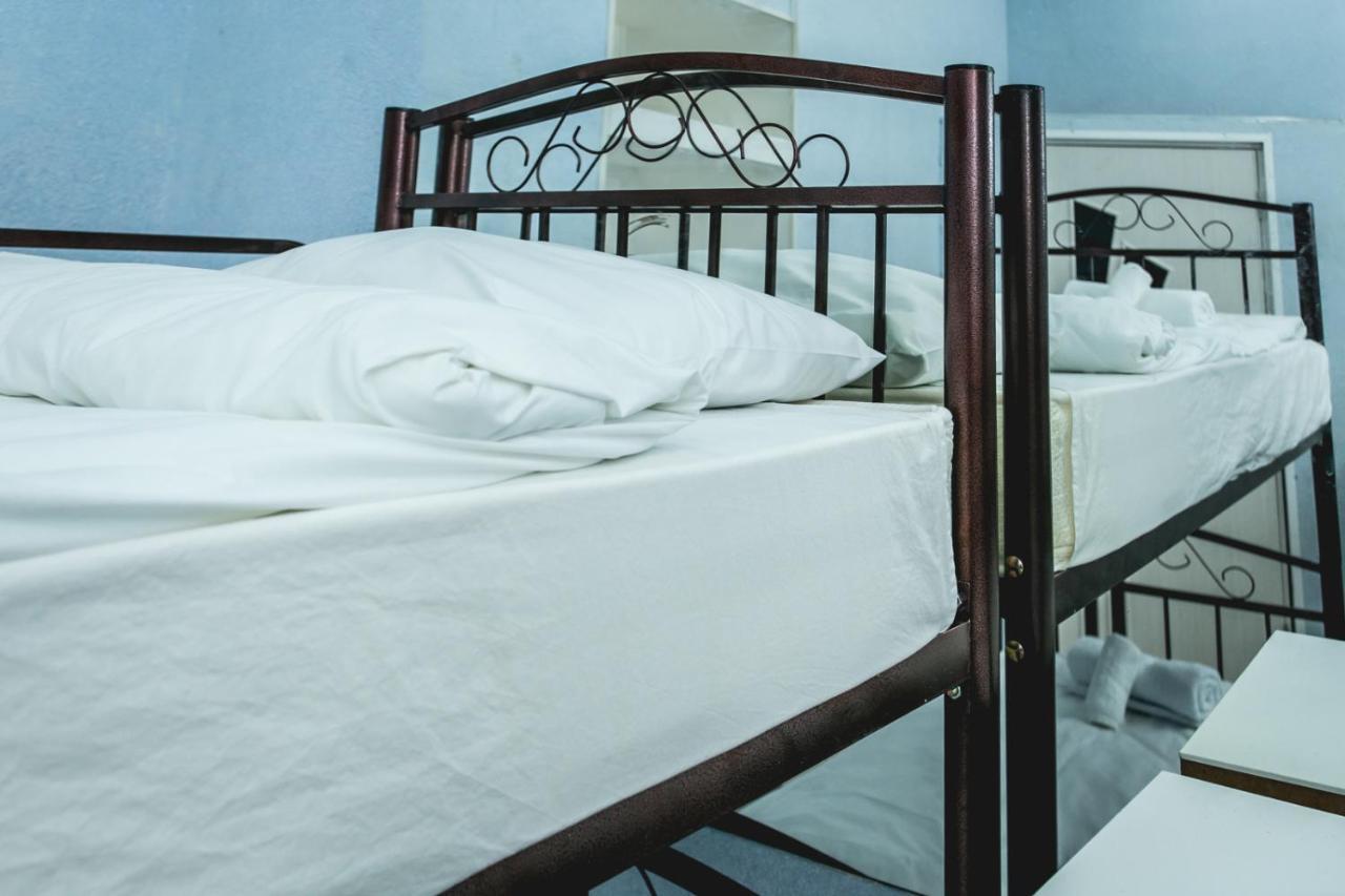 Sherlock Holmes Hostel Bakoe Buitenkant foto