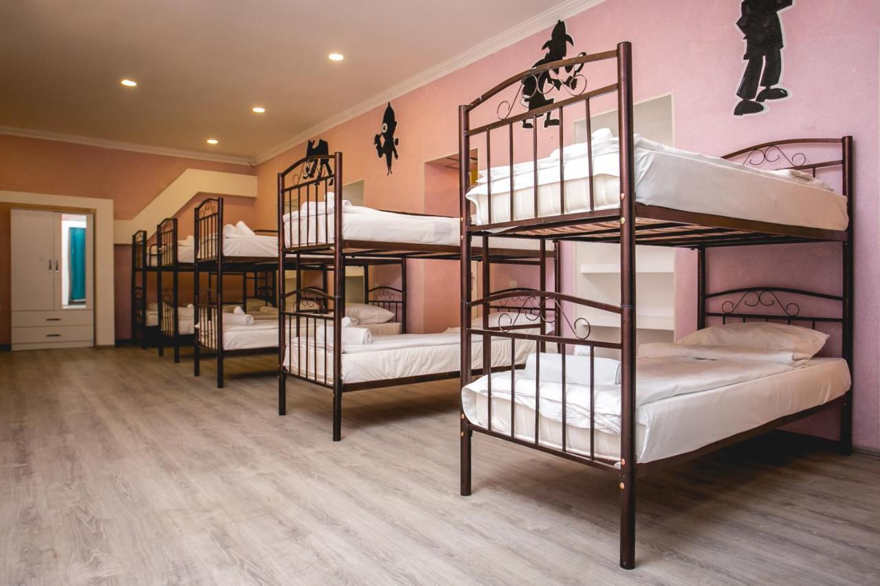 Sherlock Holmes Hostel Bakoe Buitenkant foto